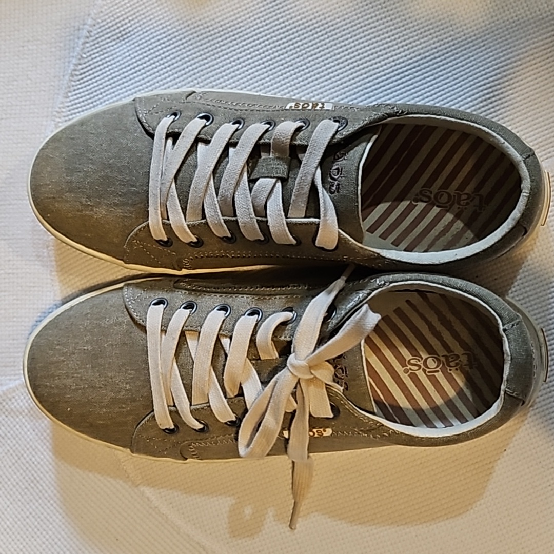 Taos Star Canvas Shoes 8.5